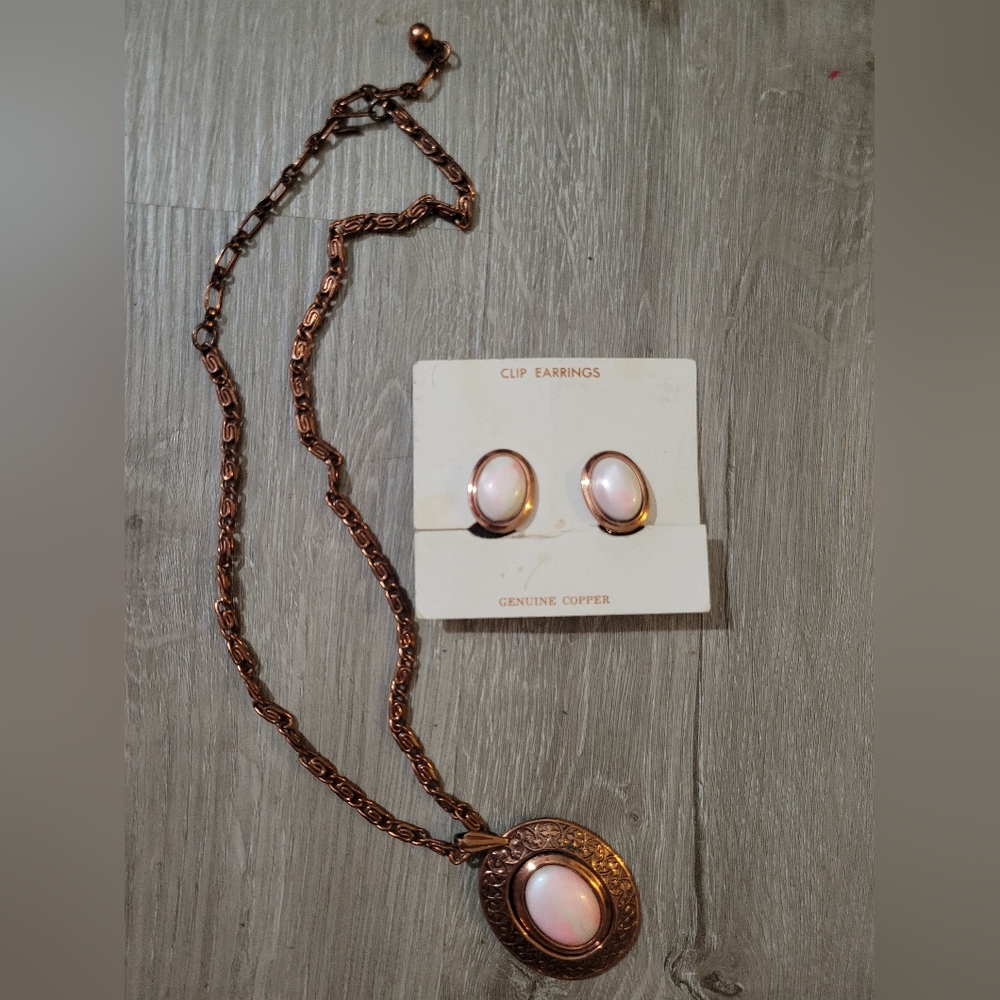 Vintage Copper W Faux White & Pink Pearl Clip On Earings & Necklace Set - Picture 2 of 15